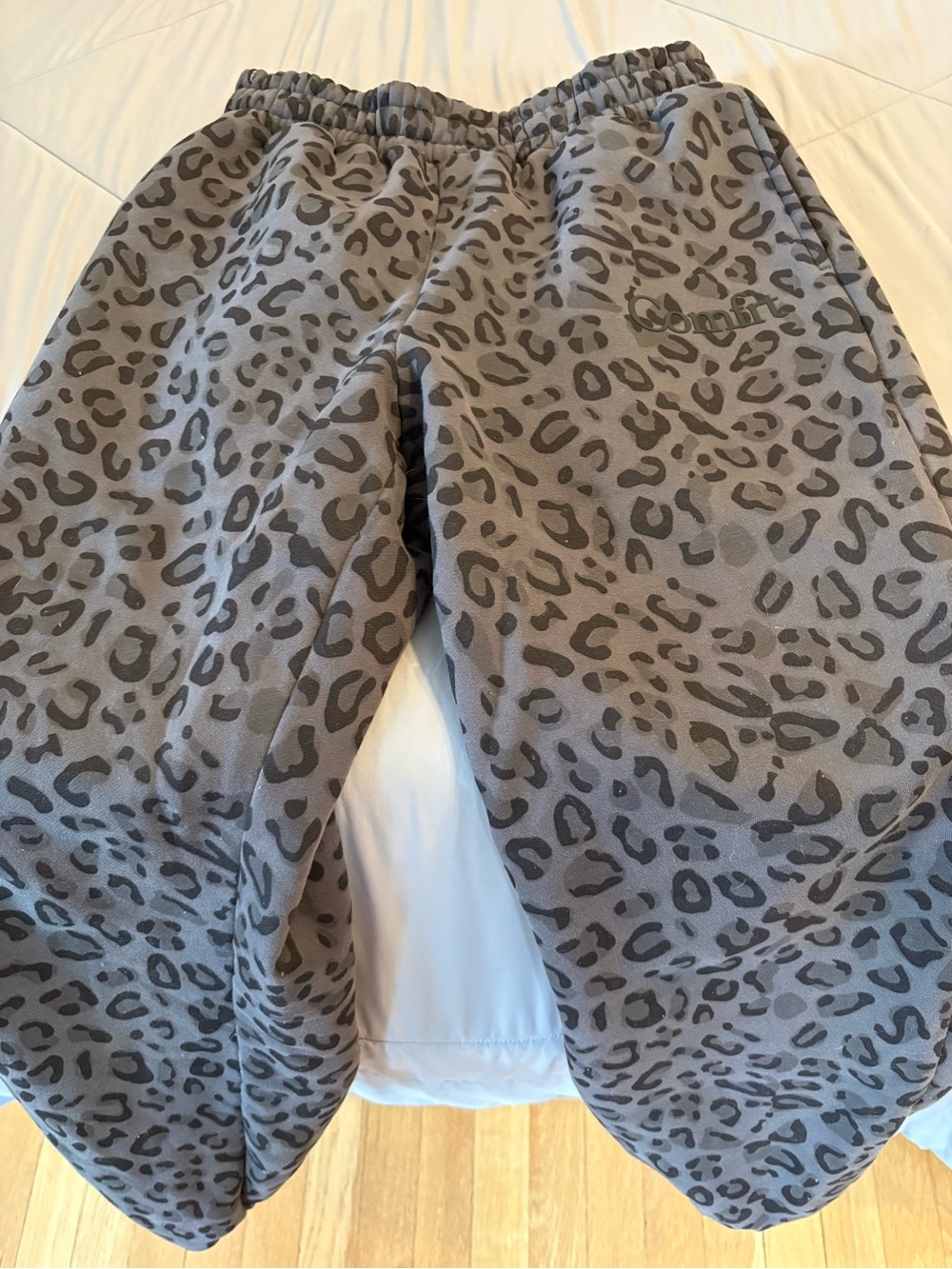 Comfrt Grey Panther Minimalist Sweatpants. Size Medium. Like new - Picture 5 of 5